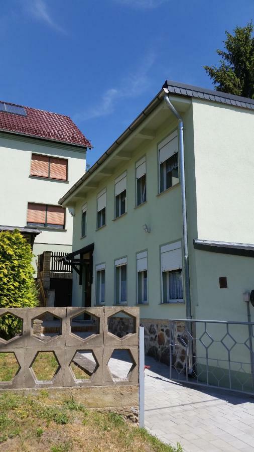 Ferienwohnung "Am Weinberg" Бад Шмидеберг Екстериор снимка
